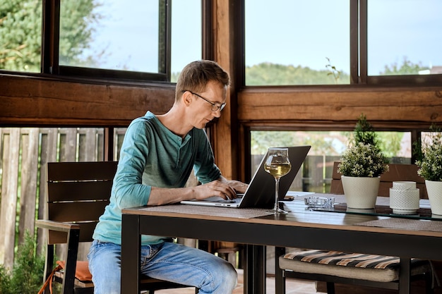 Man typing on laptop while being on vacations