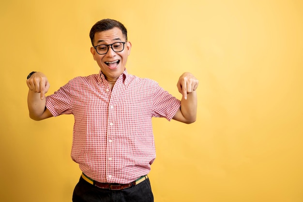 Man with eyeglasses and a shirt pointing at something