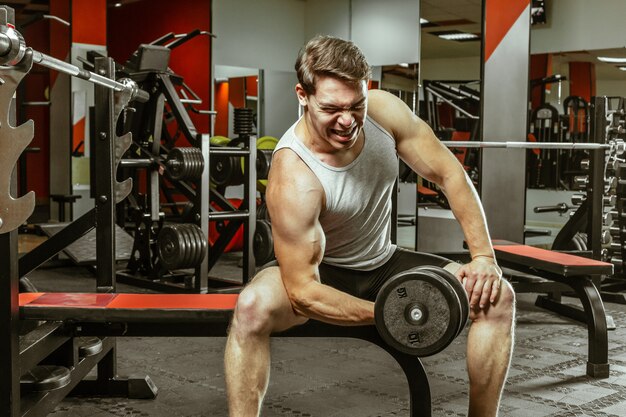 Man workingout in the local gym