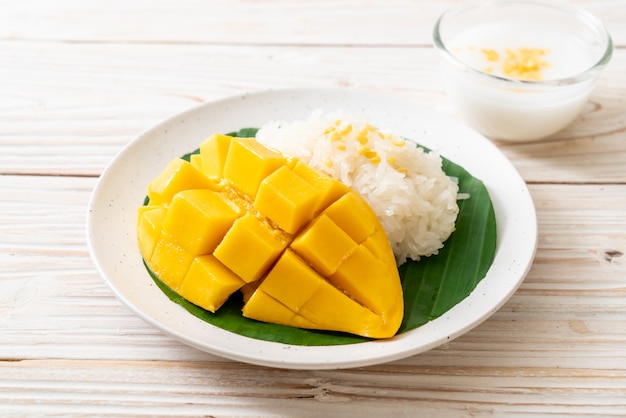 mango with sticky rice