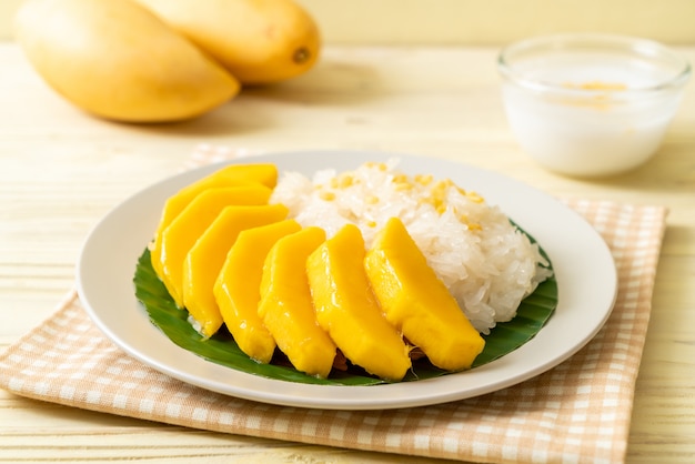 mango with sticky rice