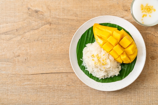 mango with sticky rice