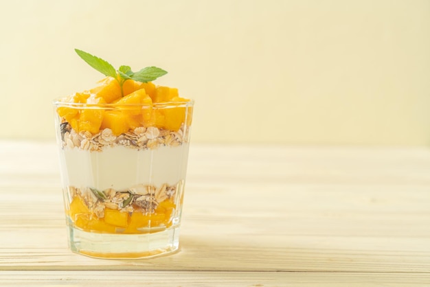 Mango yogurt with granola