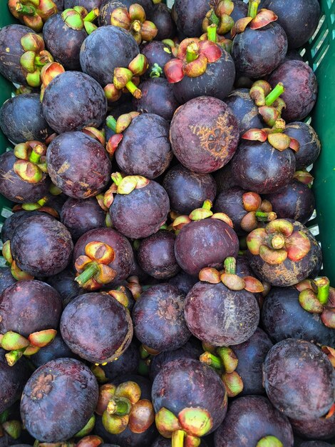 Photo mangosteen fruit in the basket fruits sold in the market