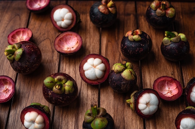 Photo mangosteen fruit on wooden background,summer fruit