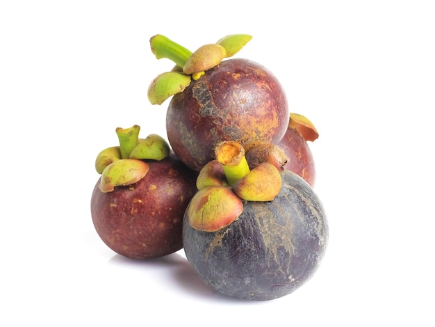 Photo mangosteen isolated on white background clipping path