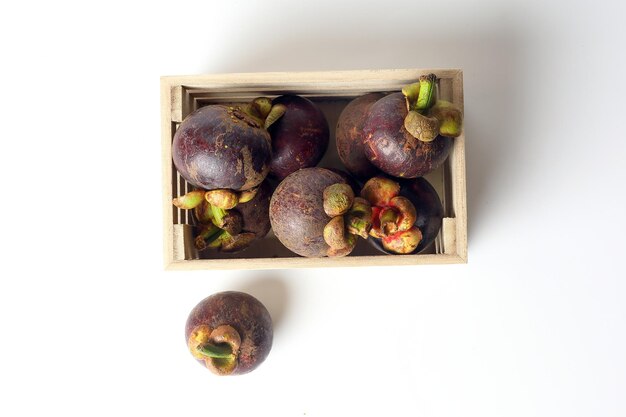 Photo mangosteen purple sweet sower heaty fruit on white background