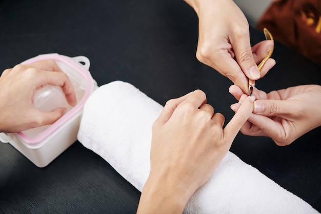 Manicurist cutting cuticle