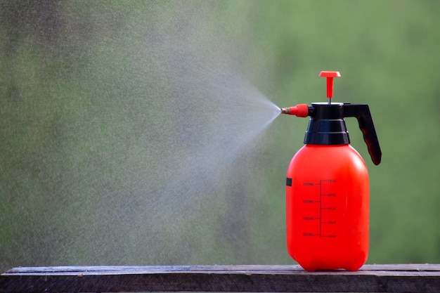 Manual water spray The orange tank sprays water droplets with pressure