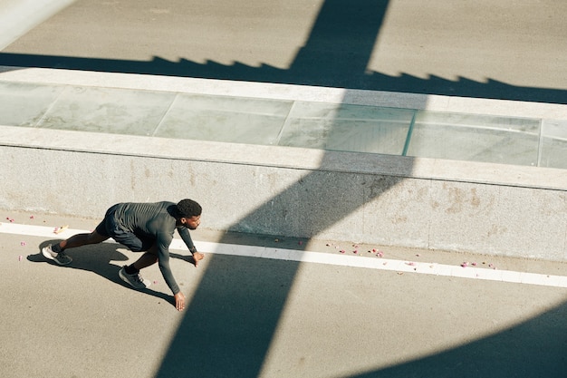 Marathon runner in starting positon