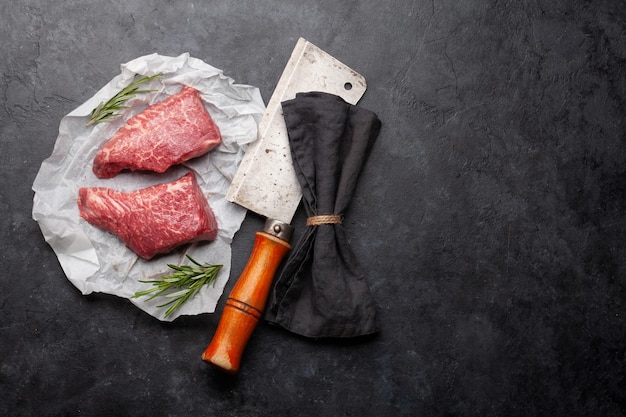 Photo marbled beef steak two fresh raw fillet steaks