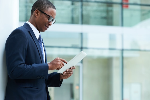 Marketing Manager Reading News Online