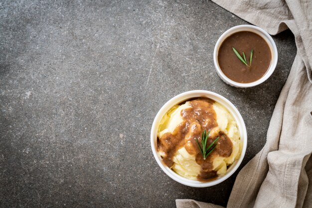 mashed potatoes with gravy sauce