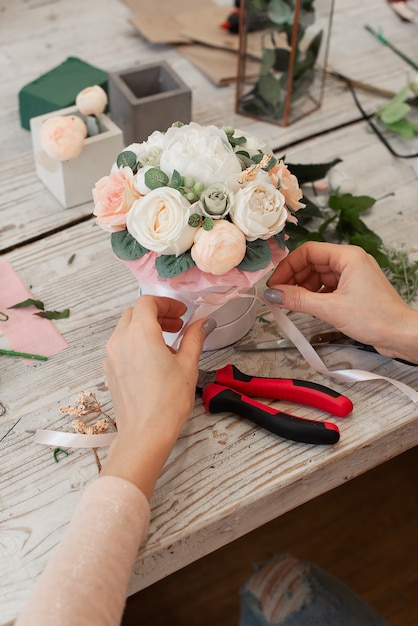 Master class on making bouquets. Summer bouquet. Learning flower arranging, making beautiful bouquets with your own hands