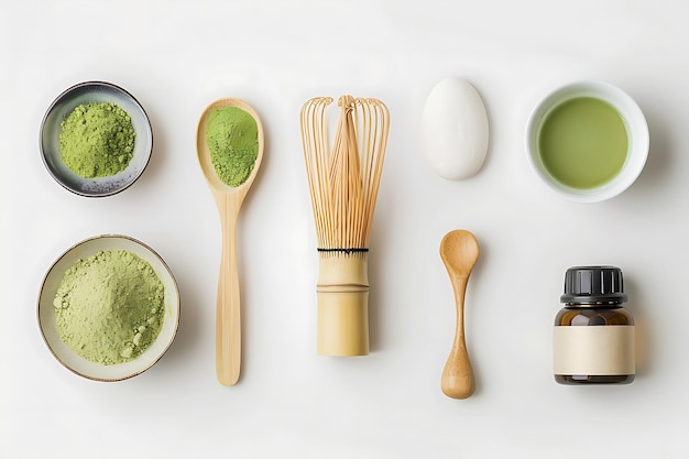 Photo matcha green tea powder set with bamboo whisk and wooden spoons