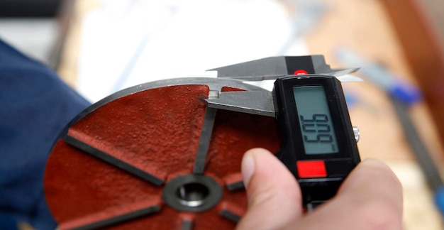 Measuring metal using a digital scale caliper