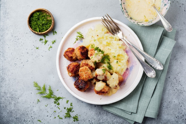 Meat meatballs with mashed potatoes