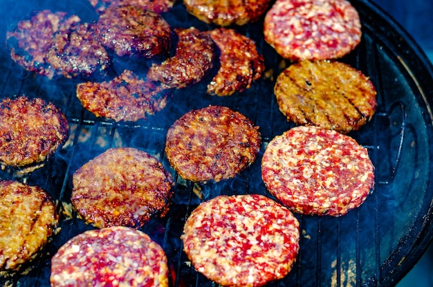 Meat mugs for grilled hamburger.