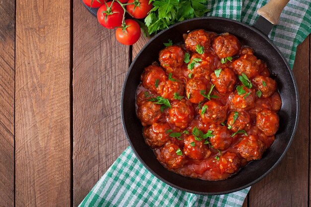 Photo meatballs in sweet and sour tomato sauce