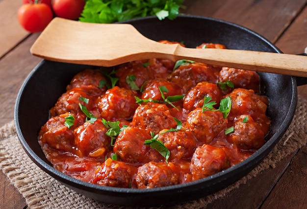 Meatballs in sweet and sour tomato sauce