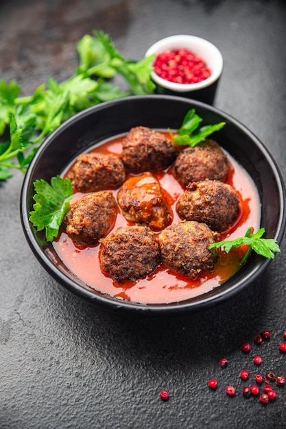 Photo meatballs tomato sauce meat beef veal pork fresh portion dietary healthy meal food diet still life