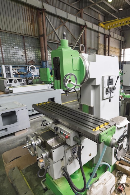 Mechanical vertical milling machine