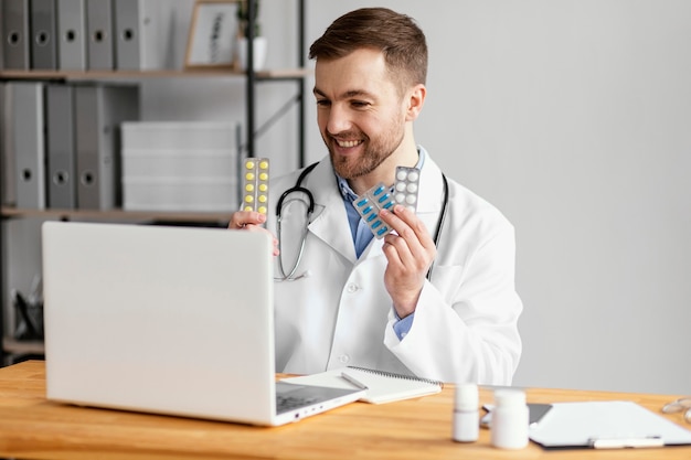 Medium shot doctor showing pills