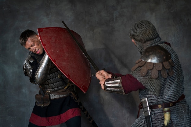 Photo medium shot medieval soldiers posing in studio