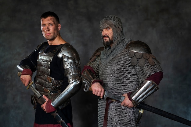 Photo medium shot medieval soldiers posing in studio