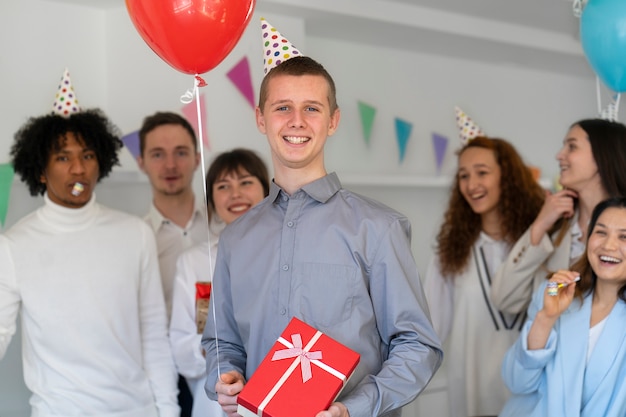 Medium shot smiley colleagues with gift