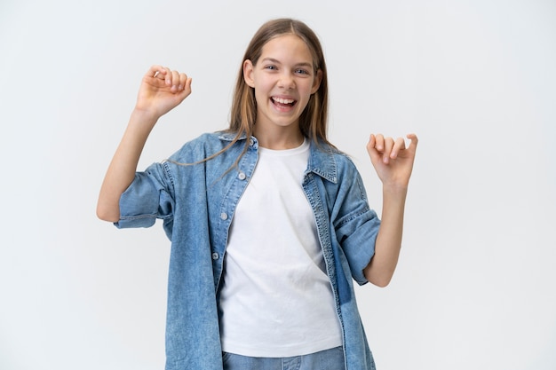 Medium shot smiley teen posing