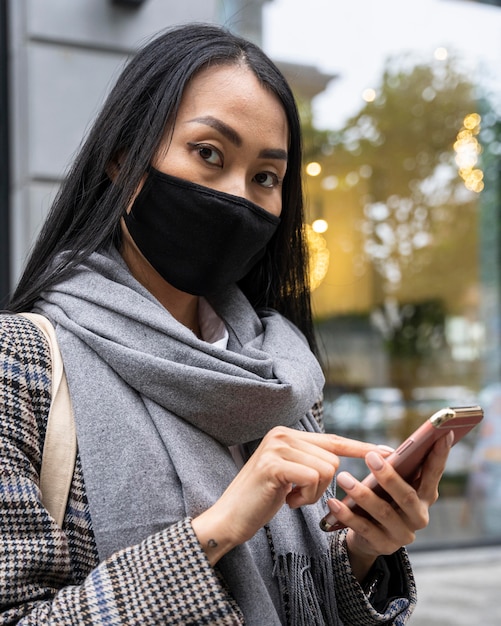 Medium shot woman wearing mask