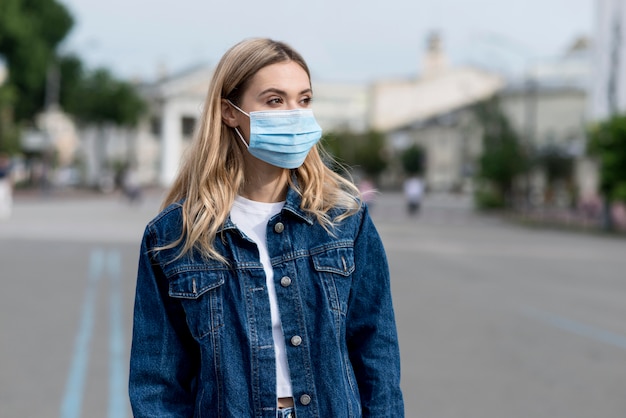 Medium shot woman wearing medical mask