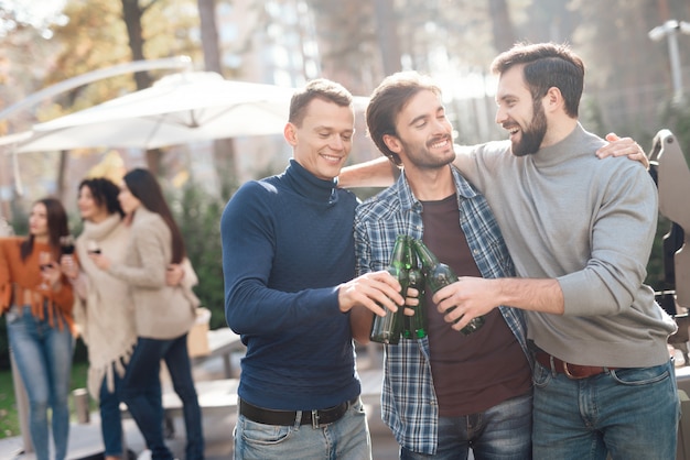 Men drinks beer during a picnic with friends.