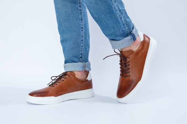 Photo men's casual shoes are brown with natural leather, men on the shoe in brown lace shoes