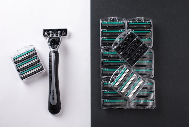 mens shaving machine with replaceable blades A safety razor