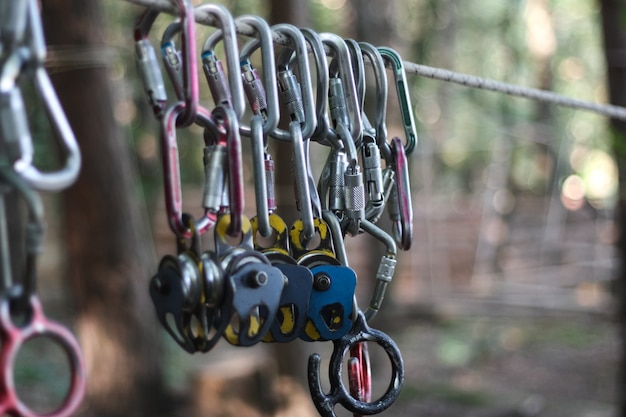 Metal brackets and attaching to the cable car