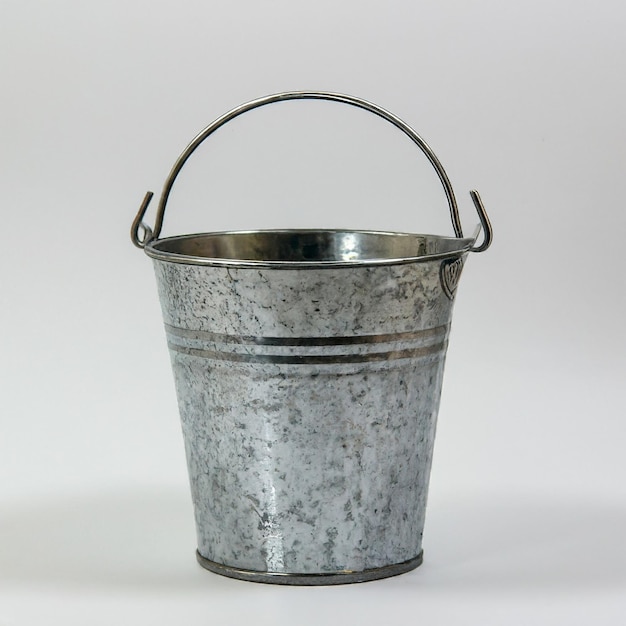 Photo a metal bucket with a handle that says quot bucket quot on it