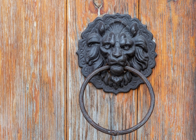 Metal round ring latch decoration handle fitted on wooden gate metal door lion head shaped knob ring