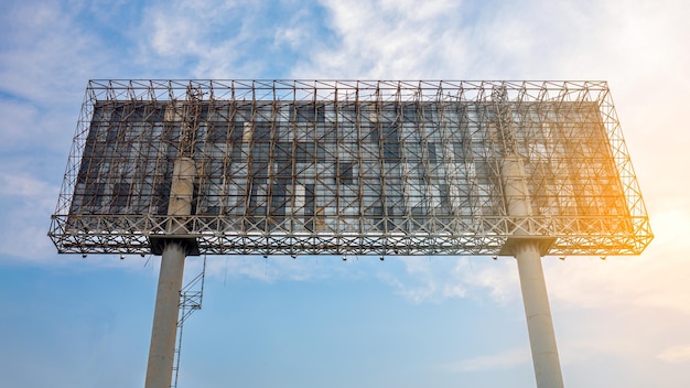 a metal structure with a sign that says no one on it