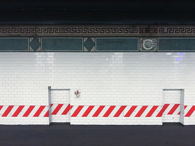 Metro Tiles in New York Subway