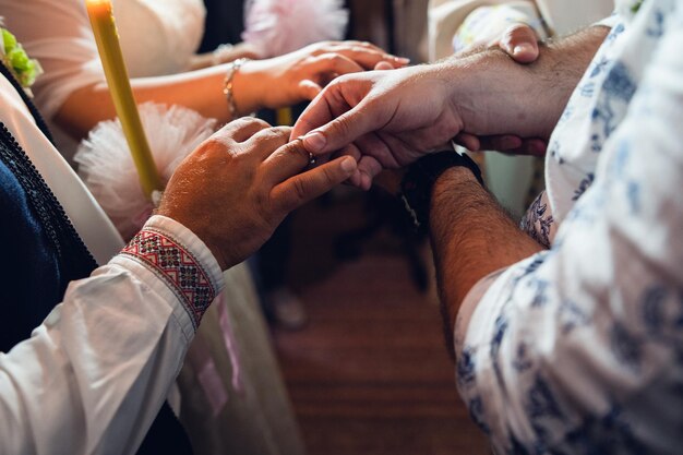 Photo midsection of couple with guests during wedding ceremony