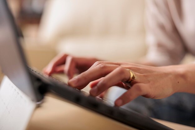 Photo midsection of man using laptop