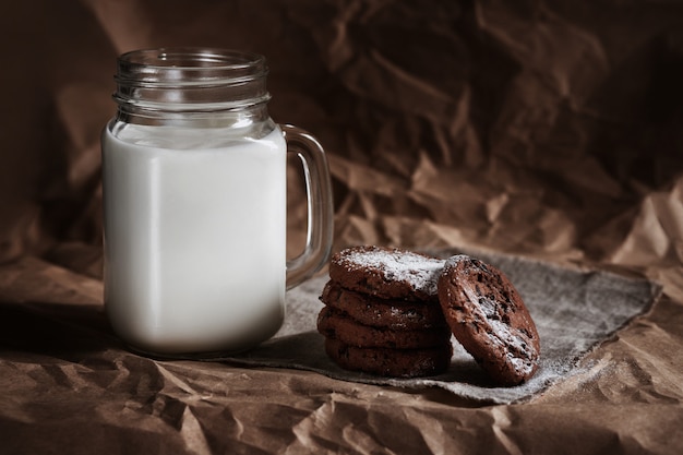 milk with chocolate chip cookies