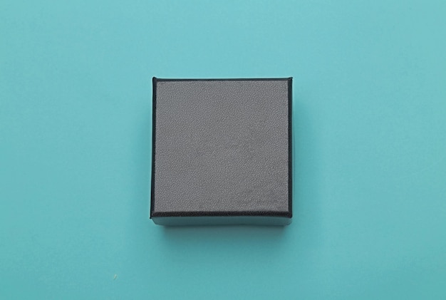 Photo mini black box product packaging isolated on blue background flat lay top view