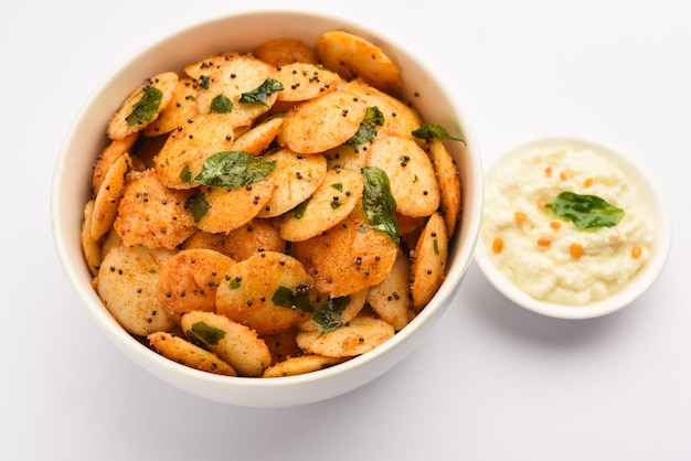 Mini idli fry with coconut chutney