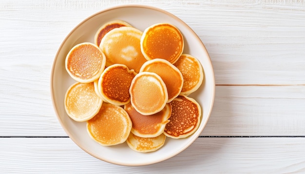 Photo mini pancakes simple food for breakfast on white plate flat lay white background