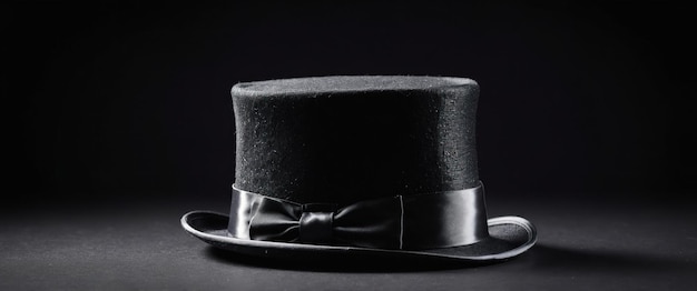 Photo miniature top hat on a black background ideal for events and stylish decorations