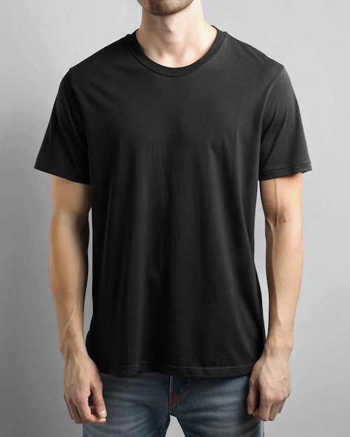 Photo minimalist black tshirt