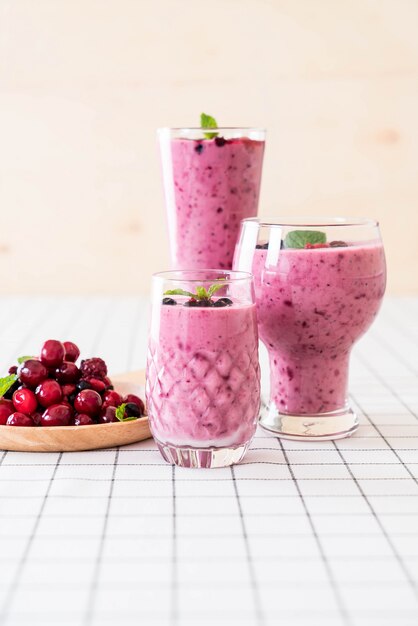 mixed berries with yogurt smoothies